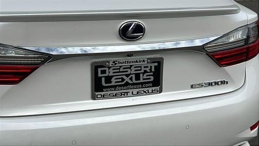 2016 Lexus ES 300h Base