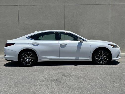 Eminent White Pearl 2025 Lexus ES 350 Base