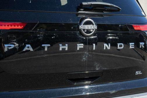 2023 Nissan Pathfinder SL FWD