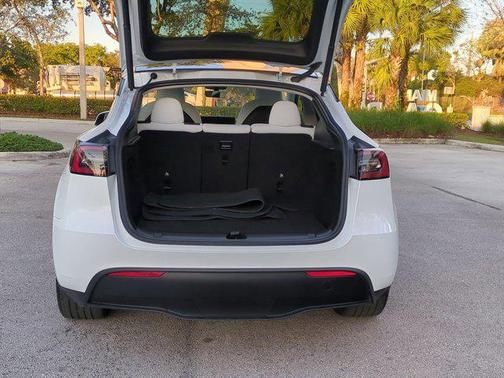 2024 Tesla Model Y RWD *Ltd Avail*