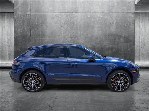 2022 Porsche Macan Base