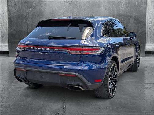 2022 Porsche Macan Base