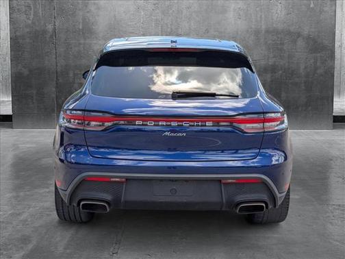 2022 Porsche Macan Base