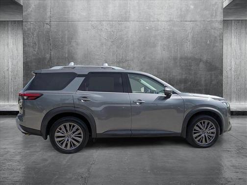 2023 Nissan Pathfinder SL 4WD