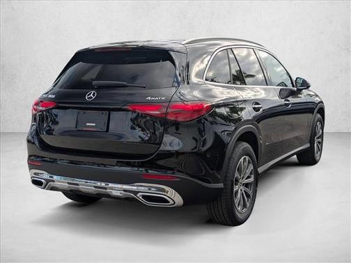 Obsidian Black Metallic 2026 Mercedes-Benz GLC 300 4MATIC
