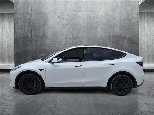 2022 Tesla Model Y Long Range Dual Motor All-Wheel Drive