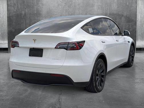 2022 Tesla Model Y Long Range Dual Motor All-Wheel Drive