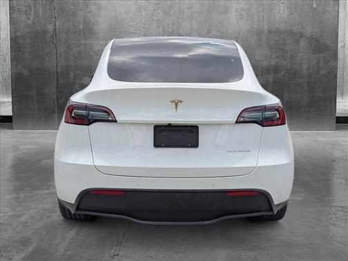 2022 Tesla Model Y Long Range Dual Motor All-Wheel Drive
