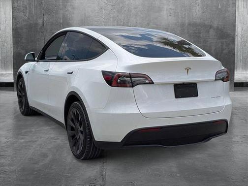 2022 Tesla Model Y Long Range Dual Motor All-Wheel Drive