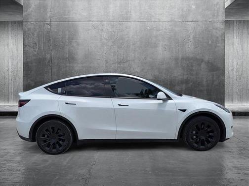 2022 Tesla Model Y Long Range Dual Motor All-Wheel Drive