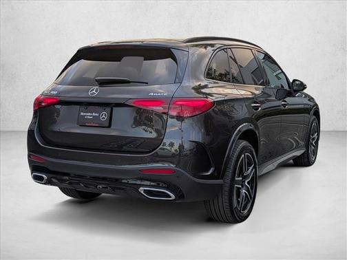 Graphite Grey Metallic 2026 Mercedes-Benz GLC 300 4MATIC