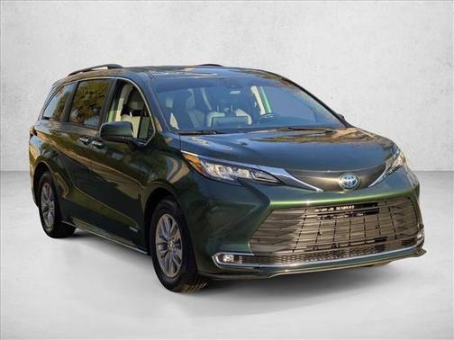 2021 Toyota Sienna XLE 8 Passenger