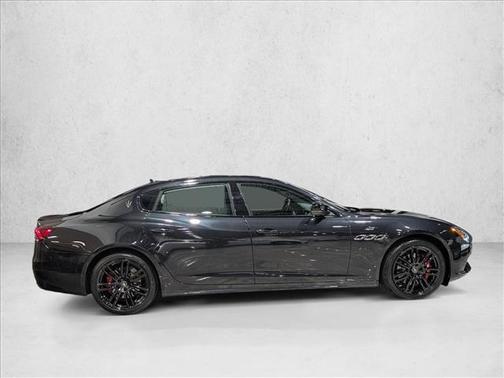 Nero Ribelle Metallic 2022 Maserati Quattroporte GT