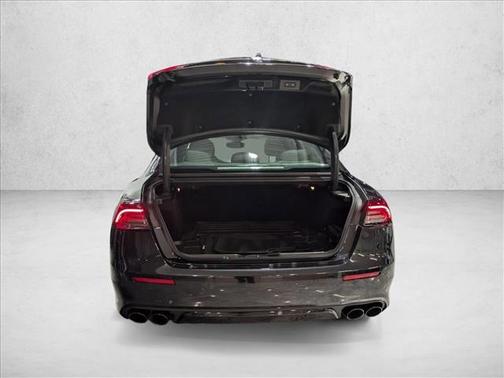 Nero Ribelle Metallic 2022 Maserati Quattroporte GT