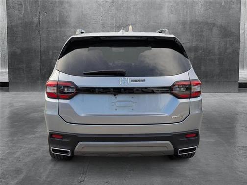 2024 Honda Pilot Touring 8-Passenger