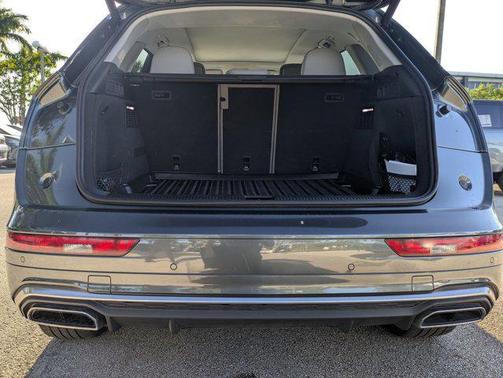 Daytona Gray Pearl Effect 2023 Audi Q5 45 S line Premium Plus