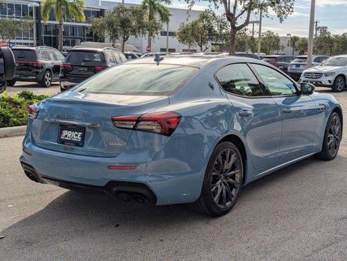 2022 Maserati Ghibli Modena Q4
