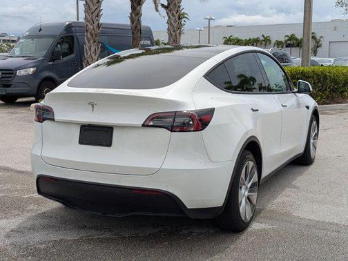 2022 Tesla Model Y Long Range Dual Motor All-Wheel Drive