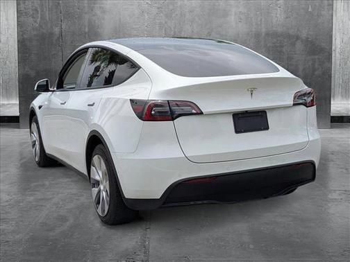 2022 Tesla Model Y Long Range Dual Motor All-Wheel Drive