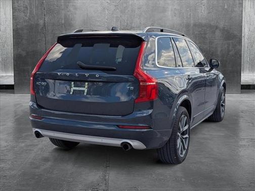 2019 Volvo XC90 T5 Momentum