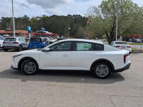 Snow White Pearl 2025 Kia K4 LX