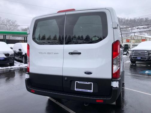 2024 Ford Transit-250 T-250
