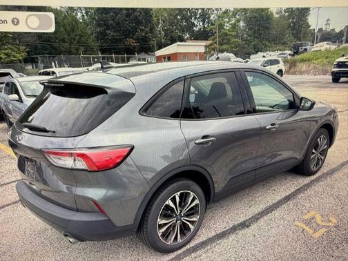 Gray 2022 Ford Escape SE