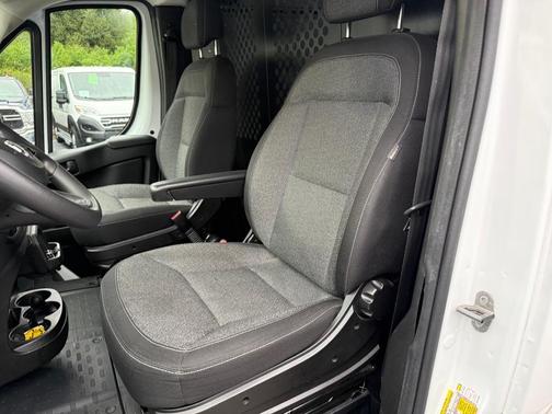 White 2025 RAM ProMaster 2500 Base
