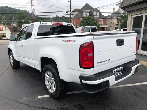 White 2022 Chevrolet Colorado LT