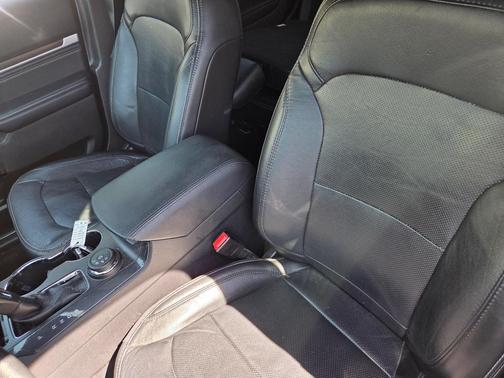 White 2017 Ford Explorer Limited