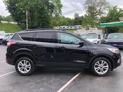 Black 2017 Ford Escape SE