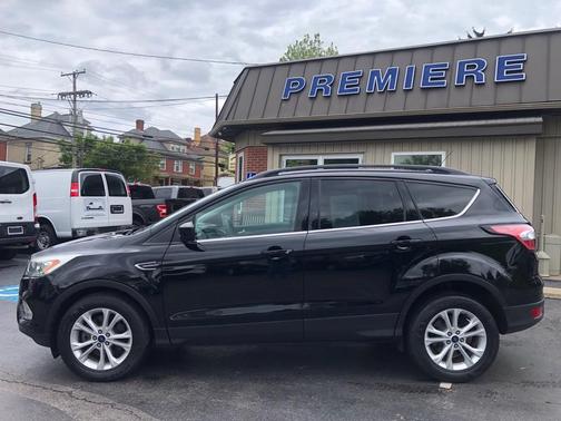 Black 2017 Ford Escape SE