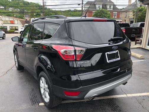 Black 2017 Ford Escape SE