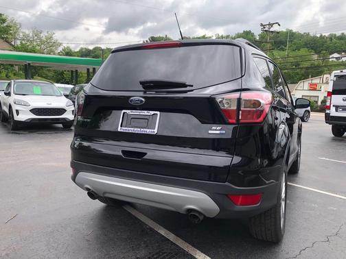 Black 2017 Ford Escape SE