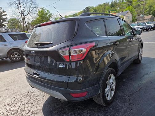 Black 2017 Ford Escape SE