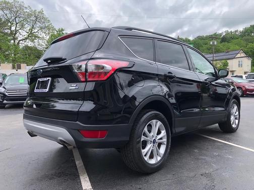 Black 2017 Ford Escape SE