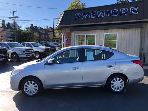 2012 Nissan Versa 1.6 SV