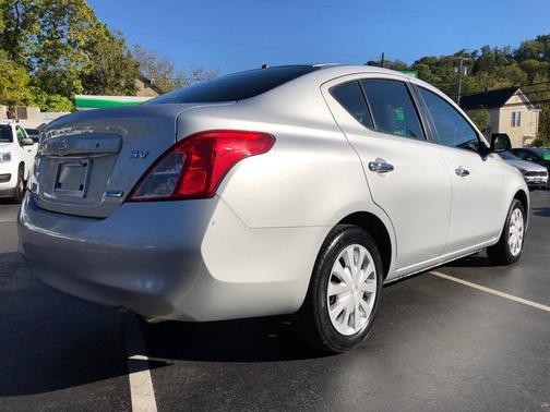 2012 Nissan Versa 1.6 SV