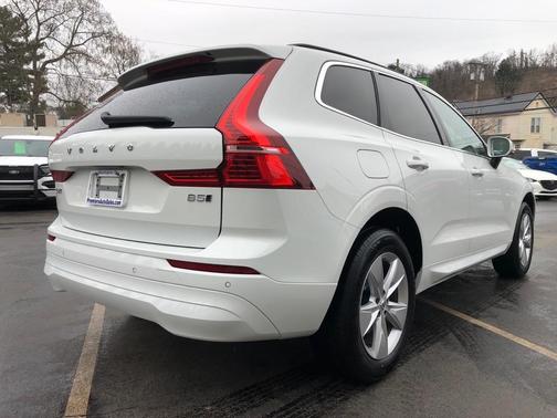 2022 Volvo XC60 B5 Momentum
