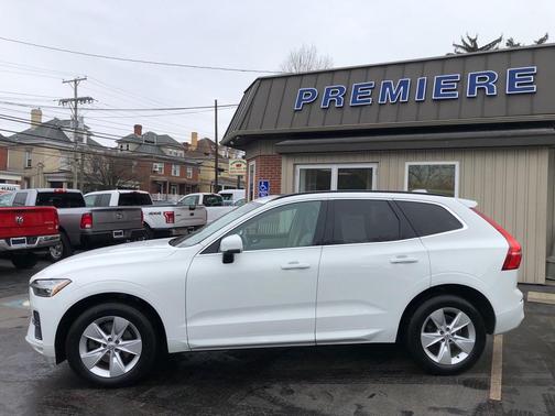 2022 Volvo XC60 B5 Momentum