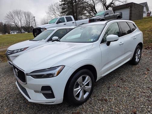 2022 Volvo XC60 B5 Momentum