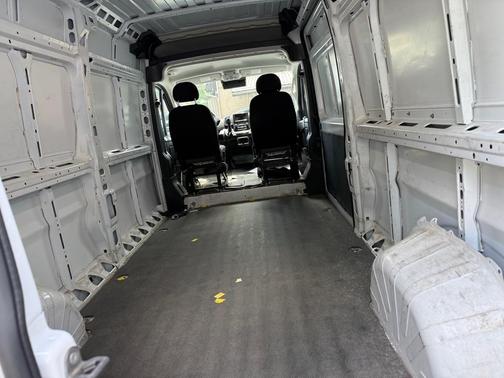 White 2024 RAM ProMaster 2500 High Roof