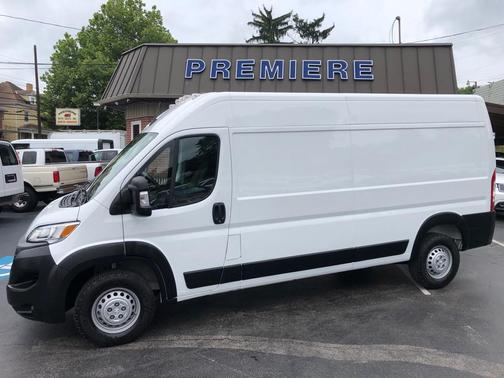 White 2024 RAM ProMaster 2500 High Roof