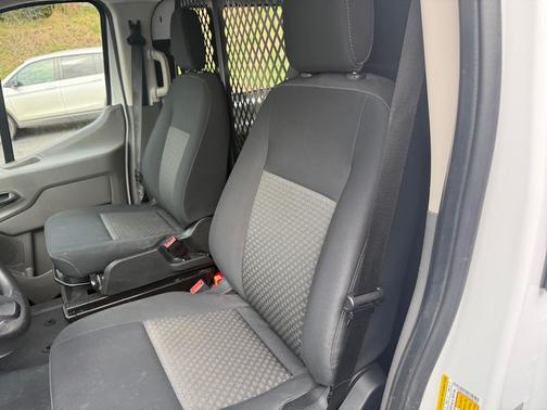 2024 Ford Transit-250 T-250