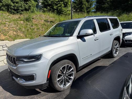 Silver 2022 Jeep Wagoneer Series III