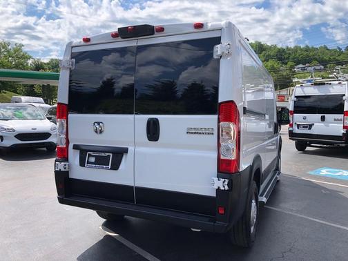 White 2025 RAM ProMaster 2500 Base