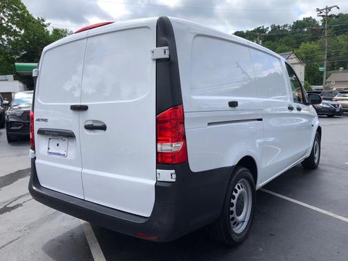 2016 Mercedes-Benz Metris Base