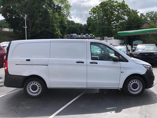 2016 Mercedes-Benz Metris Base
