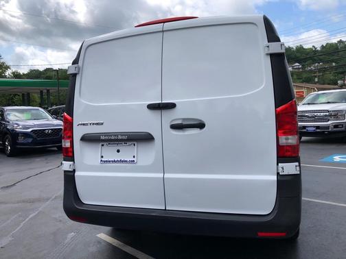 2016 Mercedes-Benz Metris Base
