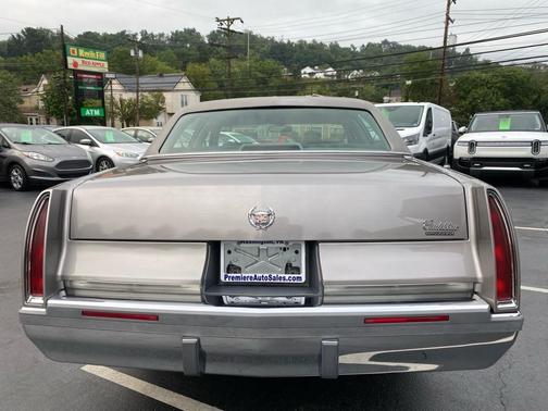 1996 Cadillac Fleetwood Base